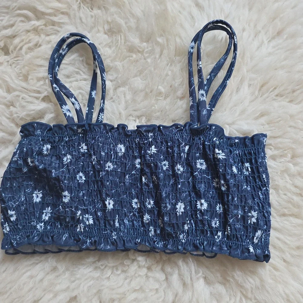 Nordstrom Kids Floral Smocked Crop‎ Swim / Bikini Top Size 8 BS136